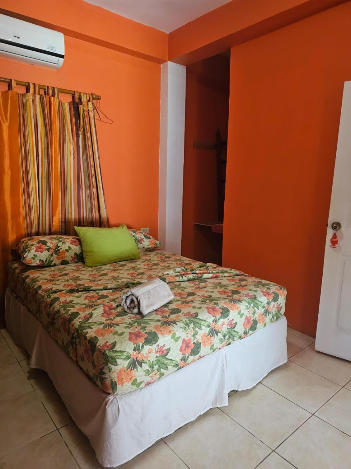 Fish Tobago Guesthouse Or Joy And Brandon Guesthouse Buccoo 客房 照片