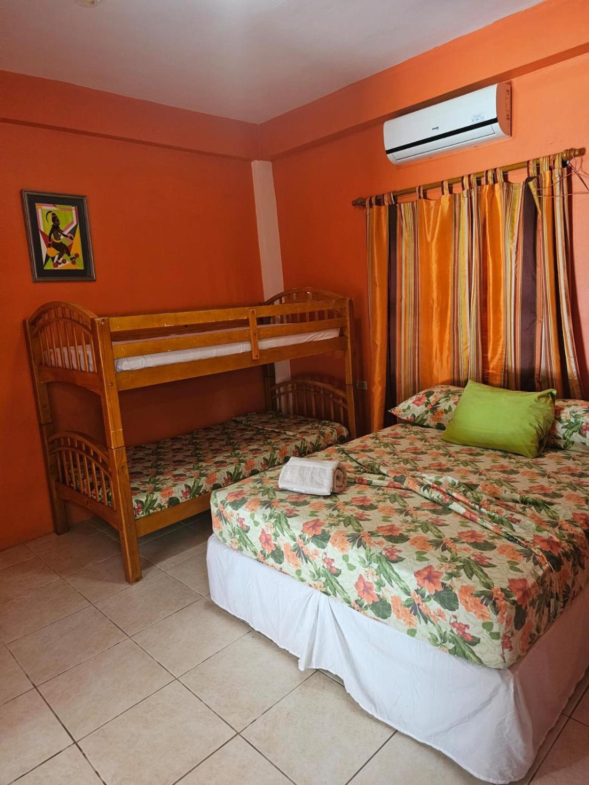 Fish Tobago Guesthouse Or Joy And Brandon Guesthouse Buccoo 客房 照片