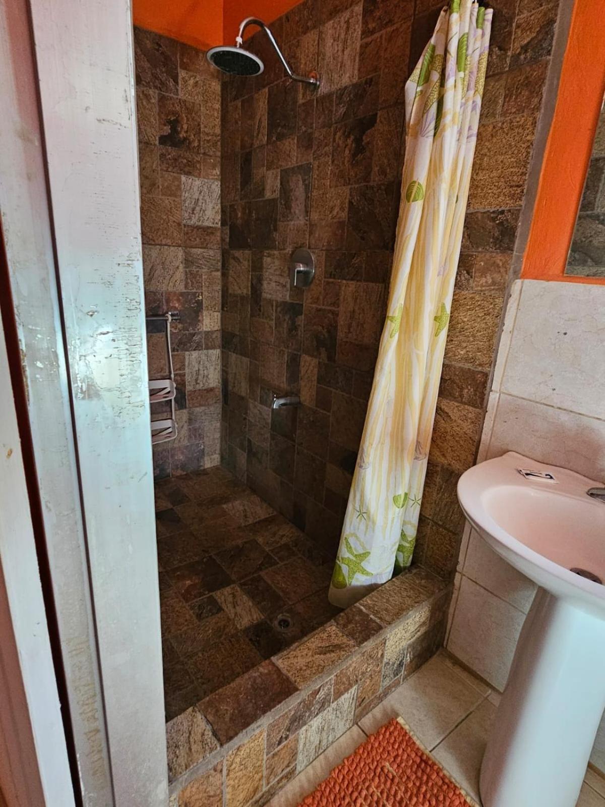 Fish Tobago Guesthouse Or Joy And Brandon Guesthouse Buccoo 客房 照片